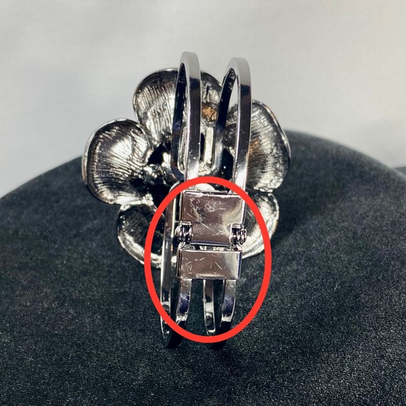 Vintage Rose & Crystals Gunmetal Hinge Bracelet, Black / Gray - Picture 11 of 15